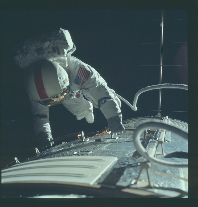 Illustration for article titled NASA Just Released 8,400+ Incredible High-Res Images From The Apollo Program